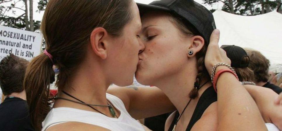 Lesbians kissing making sex