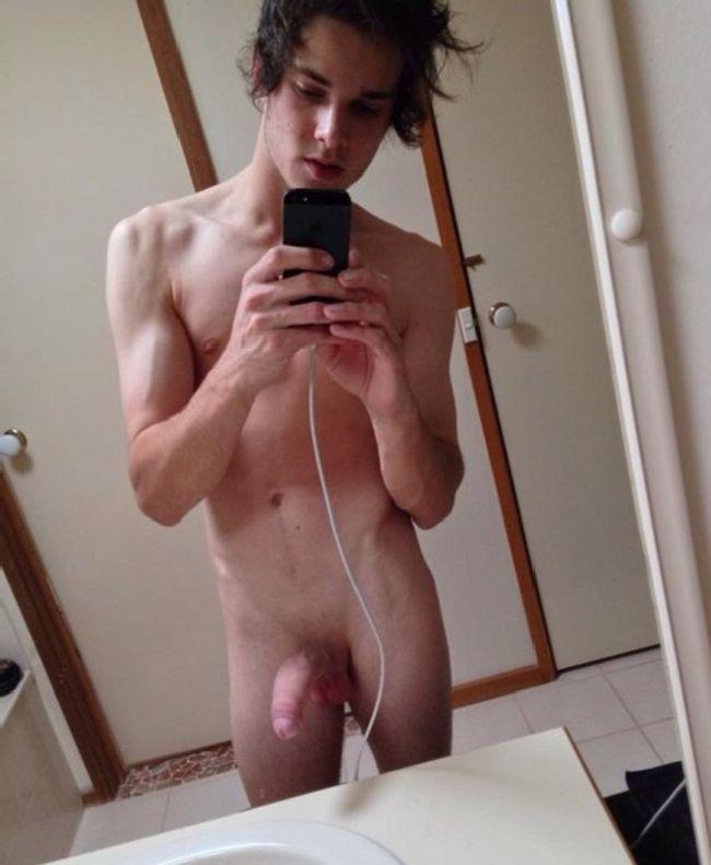 Slim naked gay pic