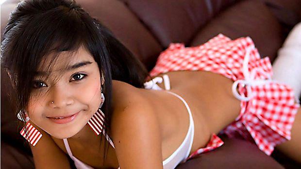 Thai girl gone wild porn pics