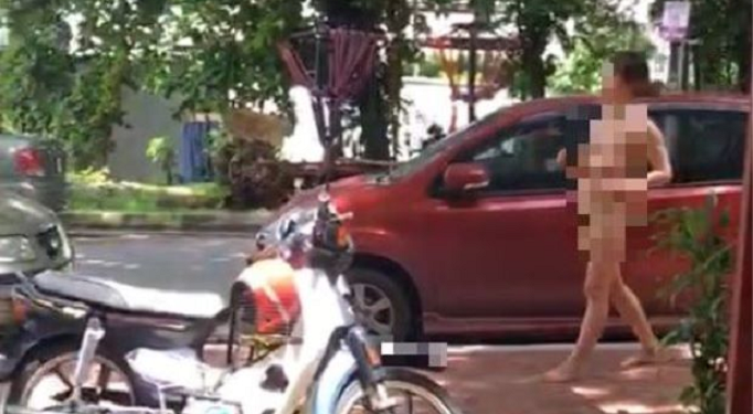 Malay Gf Nude In Car
