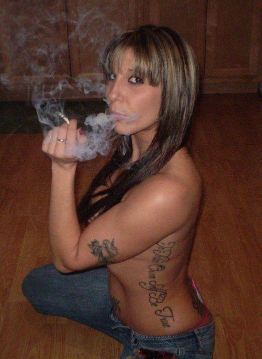 Ladybird reccomend Sexy women smoking marajuana naked