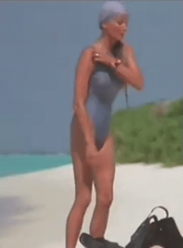 Stargazer reccomend Wife naked on beach gif